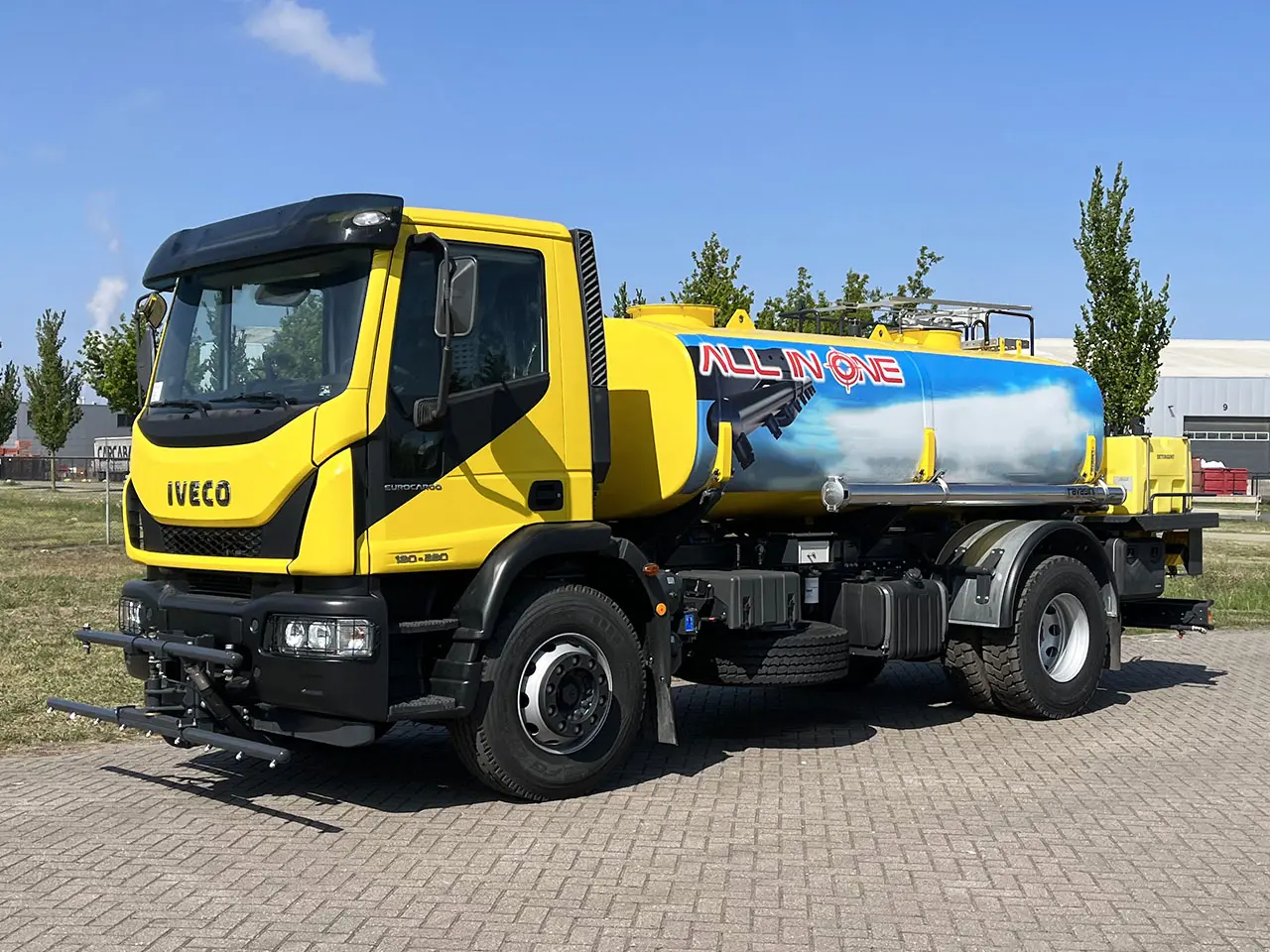 Iveco Eurocargo ML180E28 4x2 Water Tank Truck 1