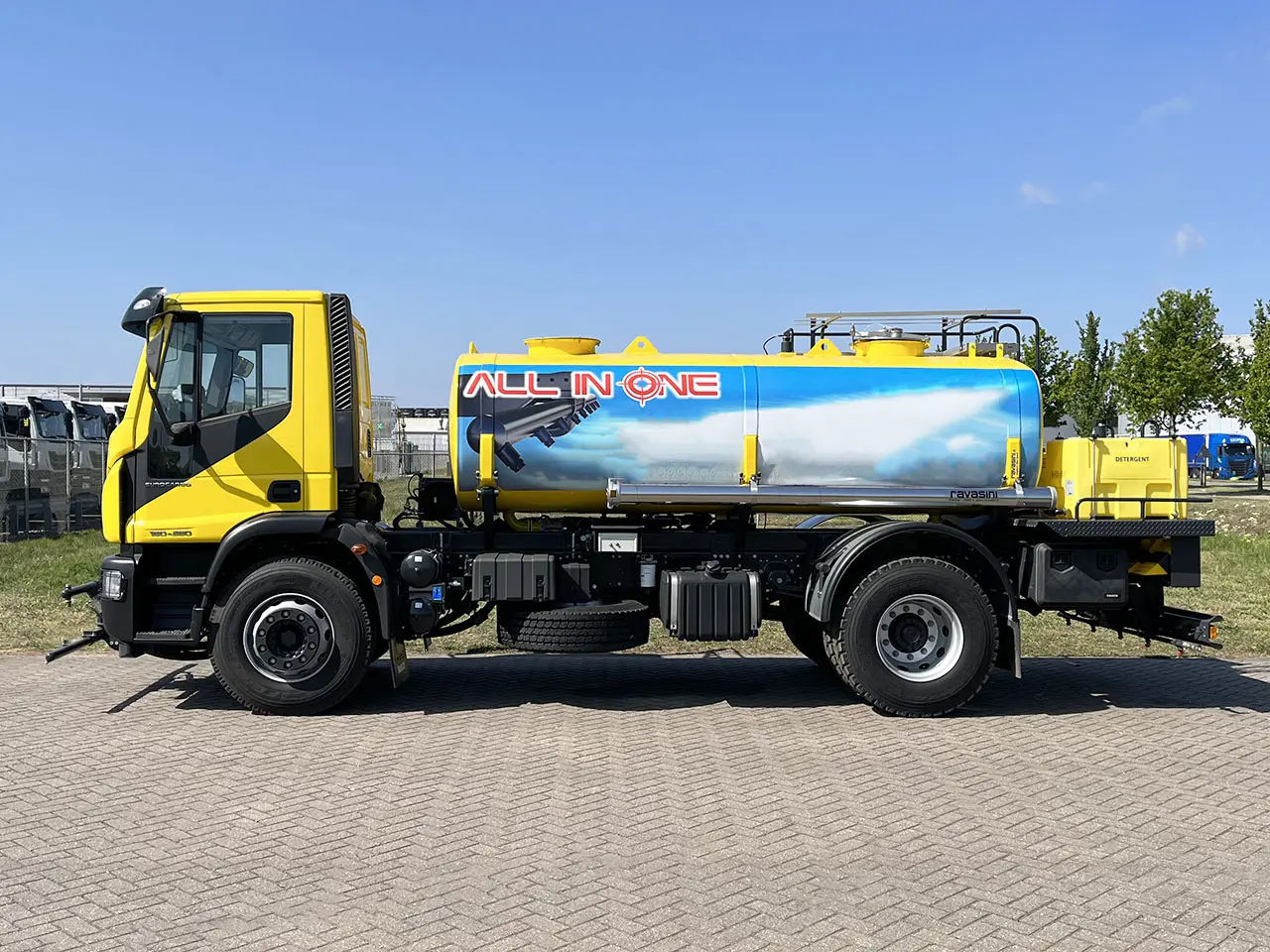 Iveco Eurocargo ML180E28 Water Tank Truck 4x2 2