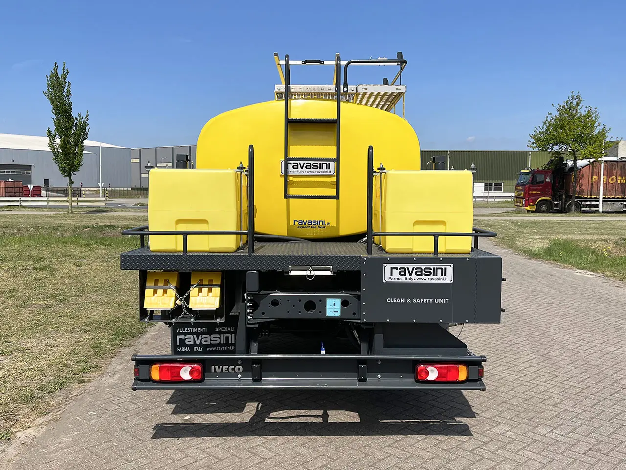 Iveco Eurocargo ML180E28 4x2 Water Tank Truck 11