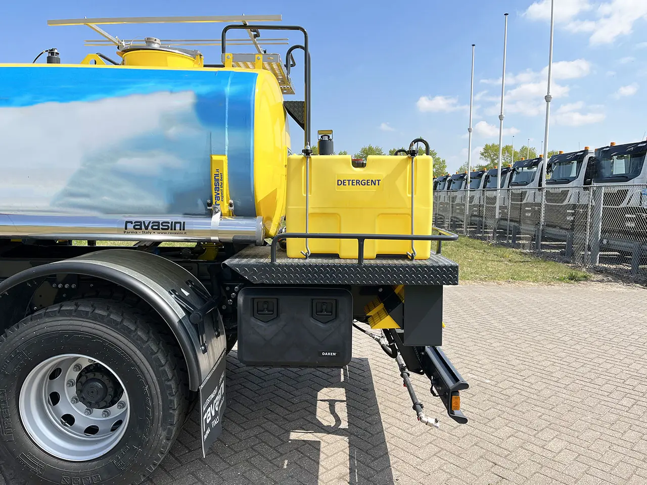 Iveco Eurocargo ML180E28 4x2 Water Tank Truck 13