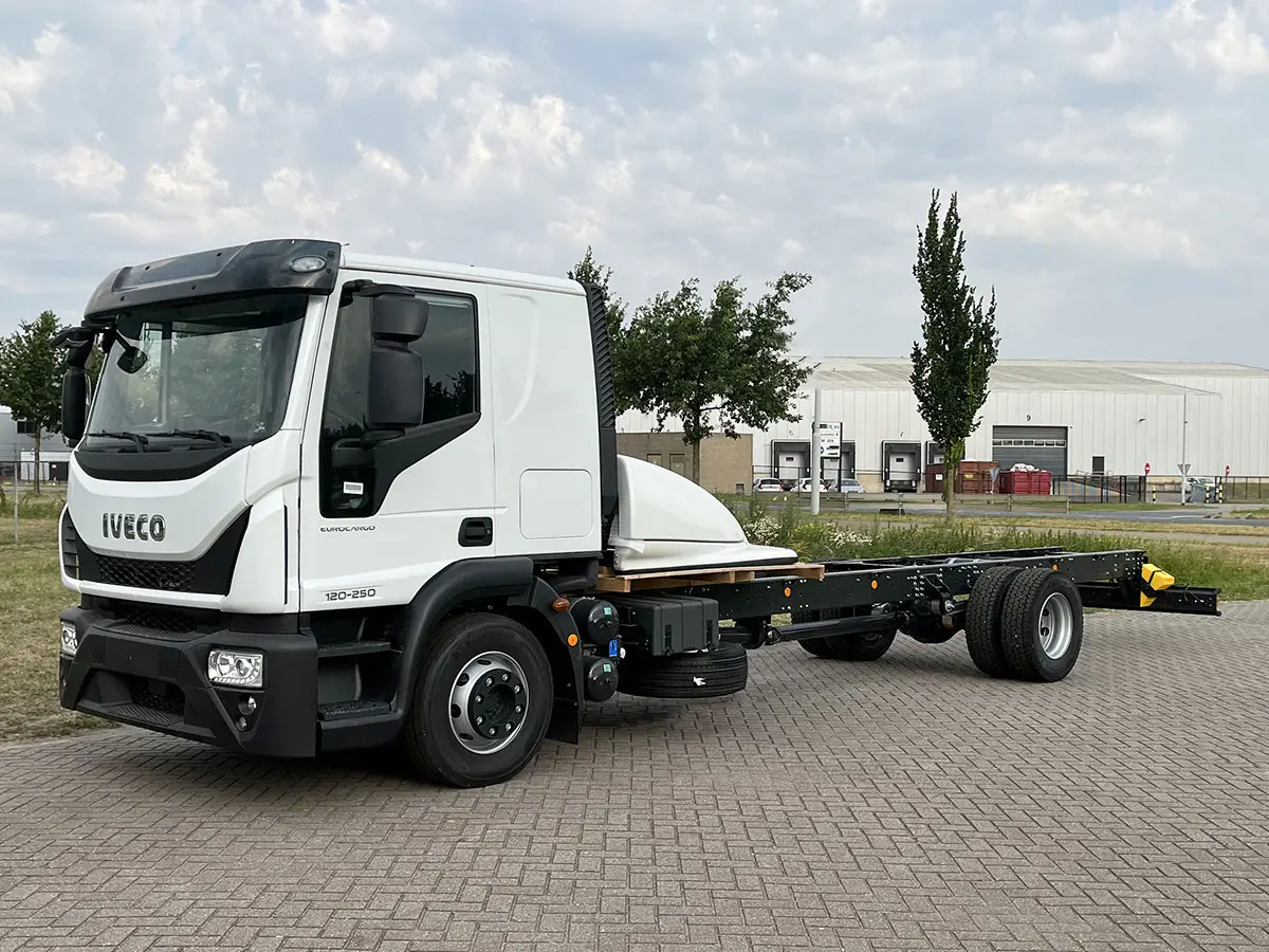 Iveco Eurocargo MLL120E25/P-5670 4x2 Chassis Cabin 1