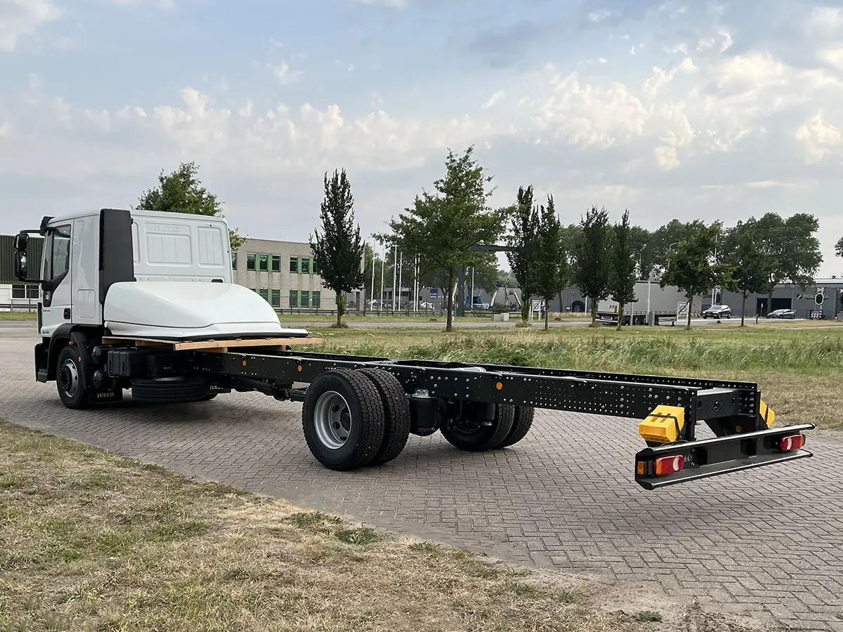 Iveco Eurocargo MLL120E25/P-5670 4x2 Chassis Cabin 3