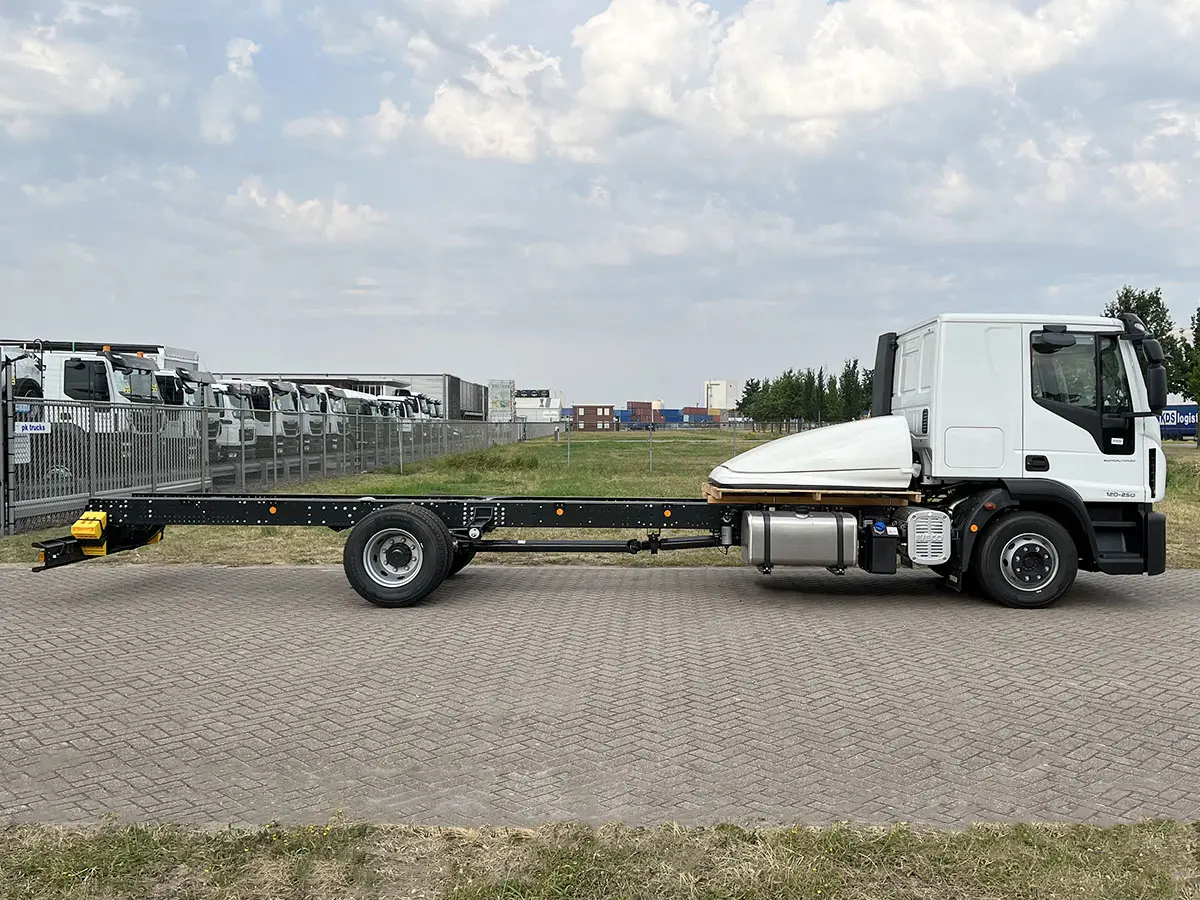 Iveco Eurocargo MLL120E25/P-5670 4x2 Chassis Cabin 5