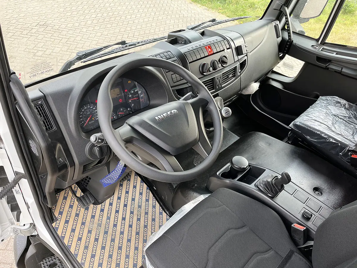 Iveco Eurocargo MLL120E25/P-5670 4x2 Chassis Cabin 8