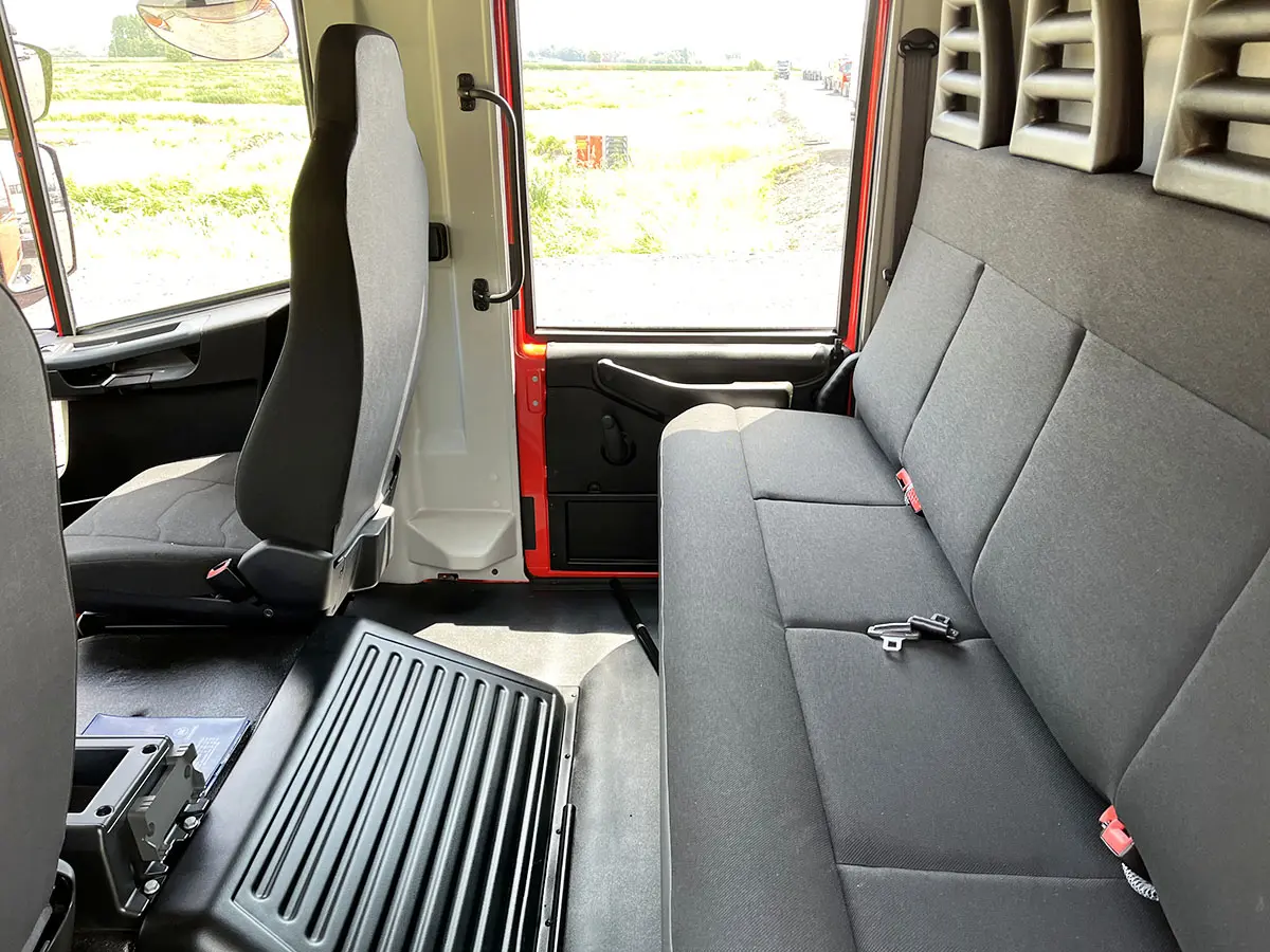 Iveco Eurocargo MLL150E25D/P-5670 AT Chassis Cabin 4x2 11