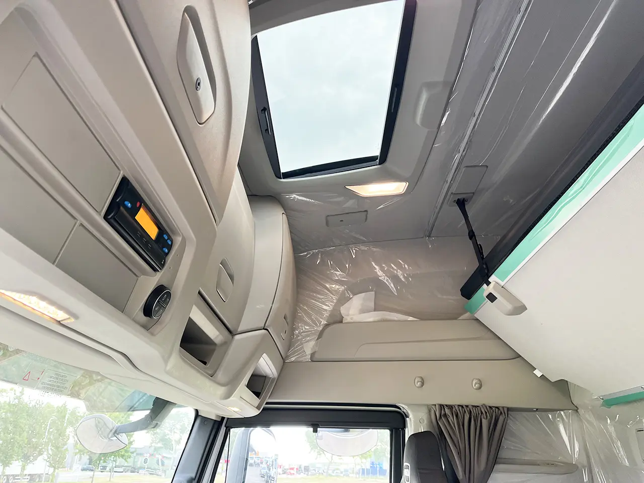 Iveco S-Way AS440S43T/P 4x2 Tractor Head 11