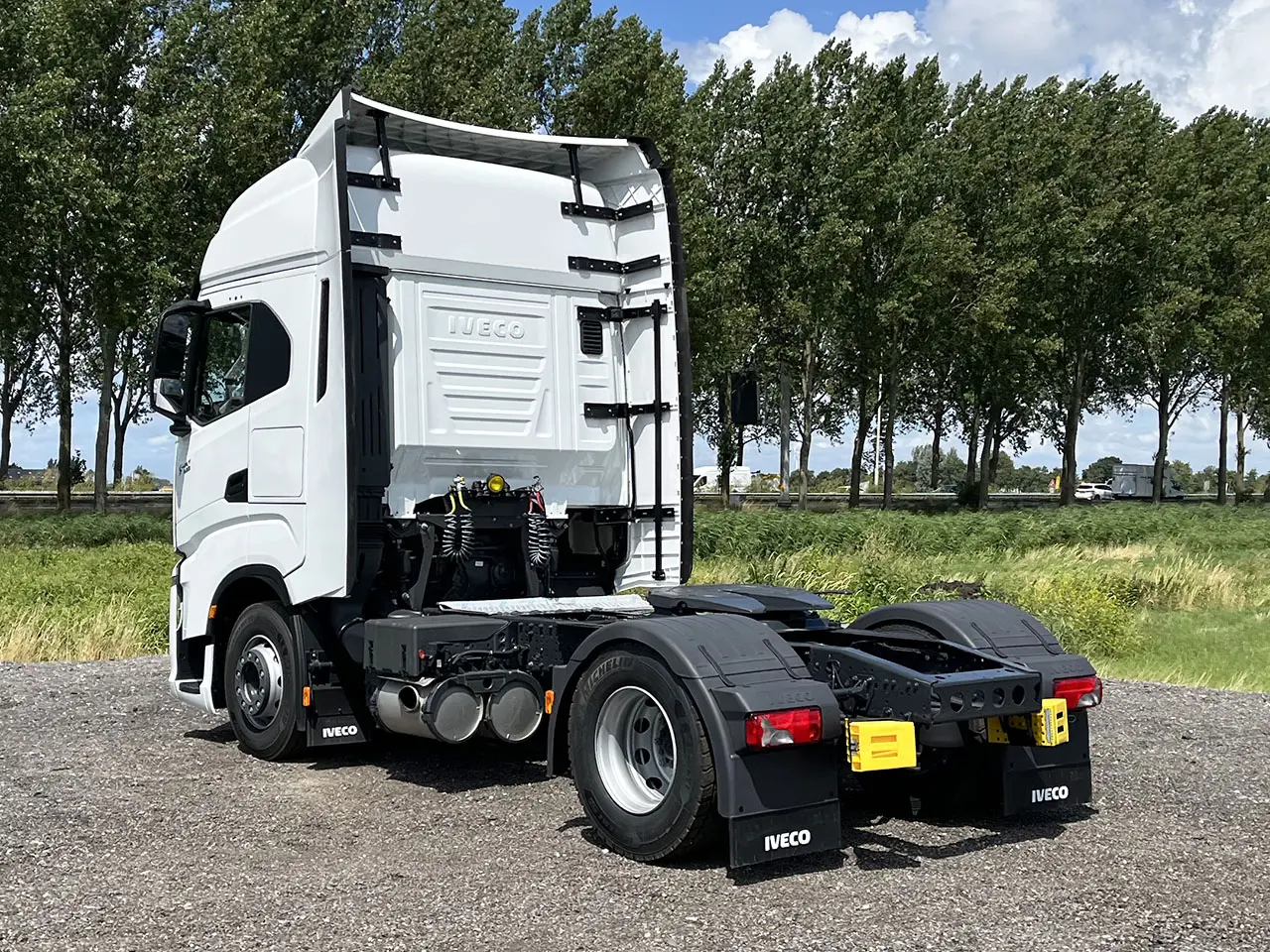 Iveco S-Way AS440S43T/P AT Tractor Head 4x2 3