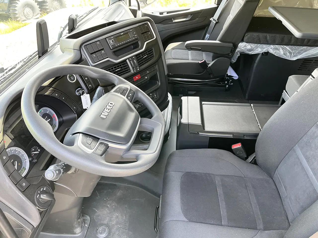 Iveco S-Way AS440S43T/P AT 4x2 Tractor Head 7