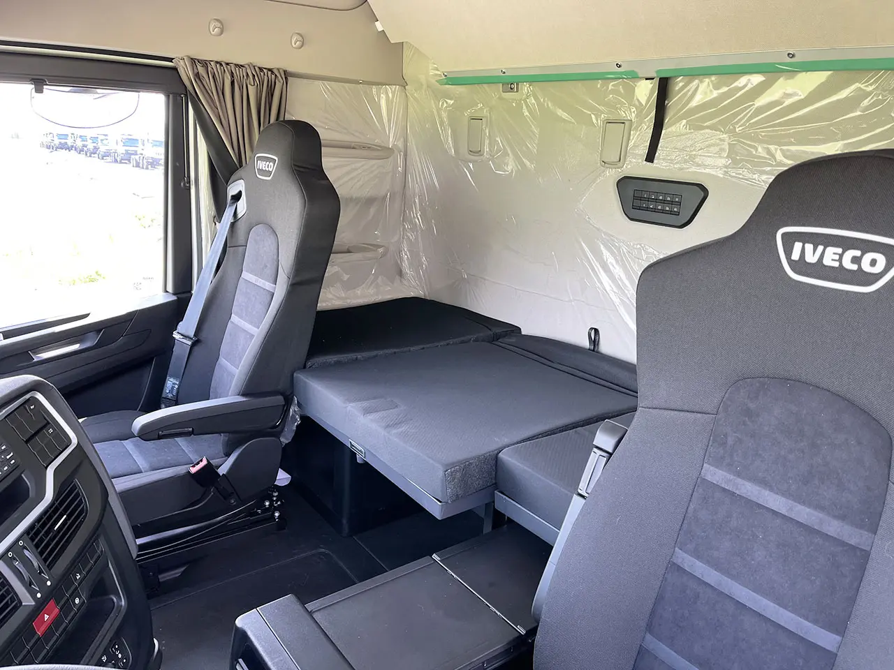 Iveco S-Way AS440S43T/P AT 4x2 Tractor Head 11