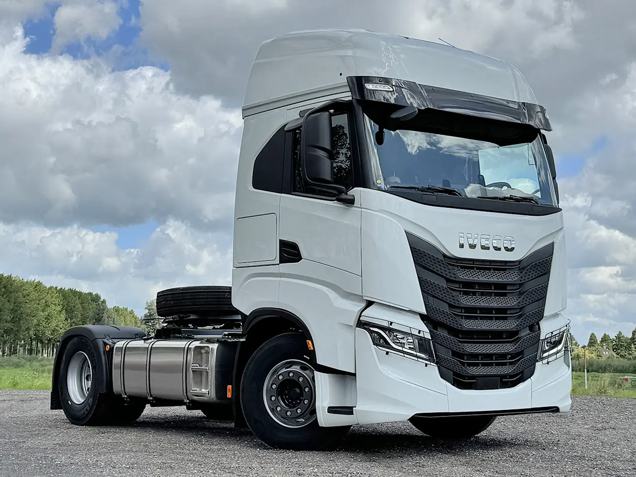 Iveco S-Way AS440S43T/P ON 4x2 Tractor Head 4