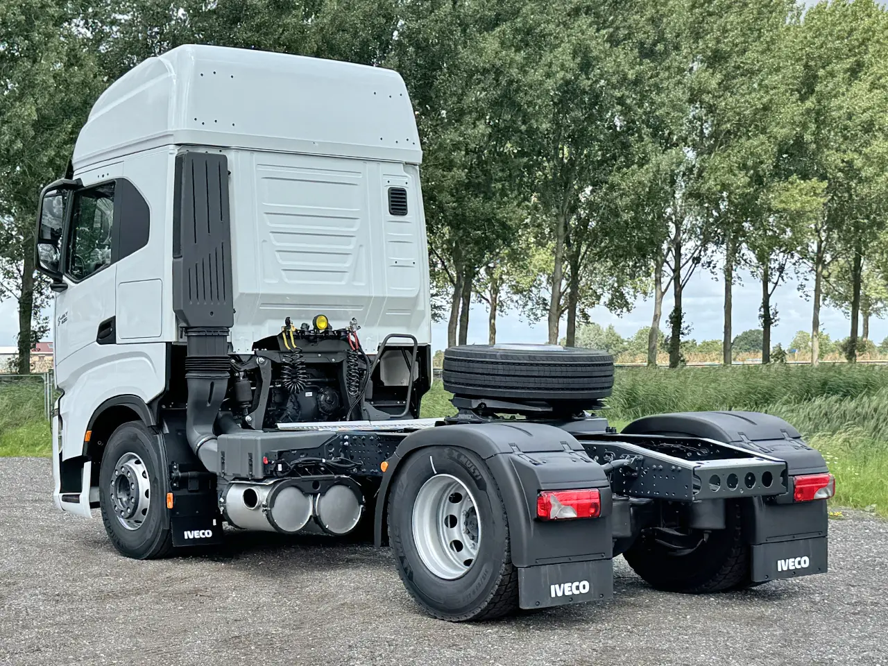 Iveco S-Way AS440S43T/P ON 4x2 Tractor Head 6