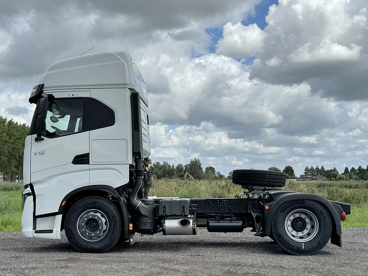 Iveco S-Way AS440S43T/P ON 4x2 Tractor Head 7
