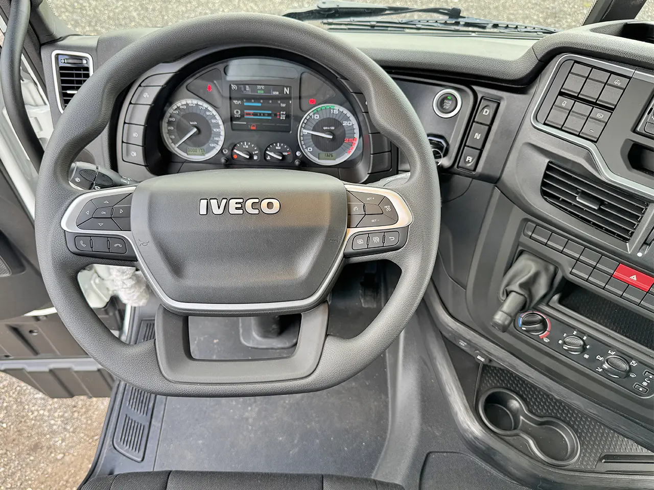 Iveco S-Way AS440S43T/P ON 4x2 Tractor Head 9