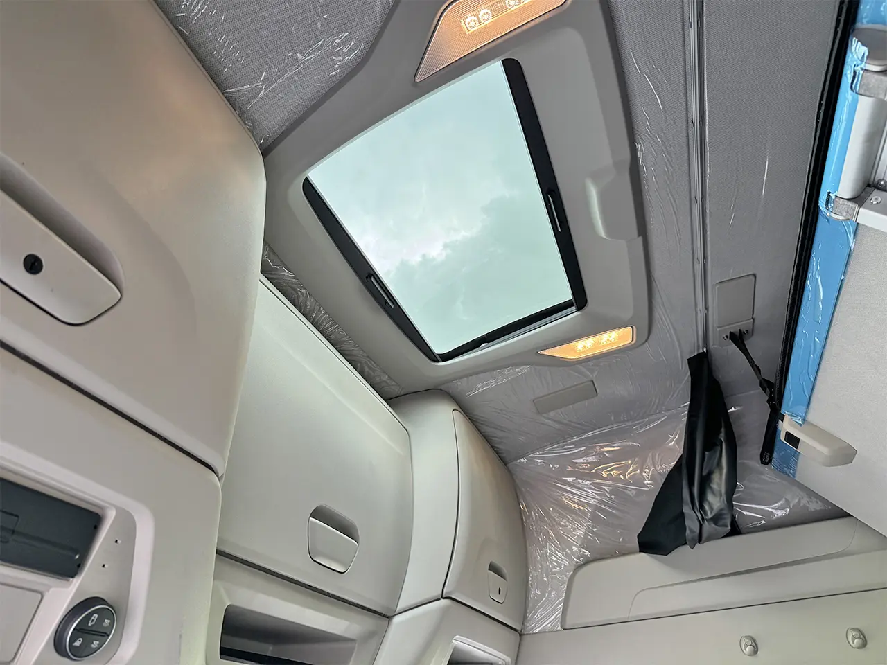 Iveco S-Way AS440S43T/P ON 4x2 Tractor Head 12