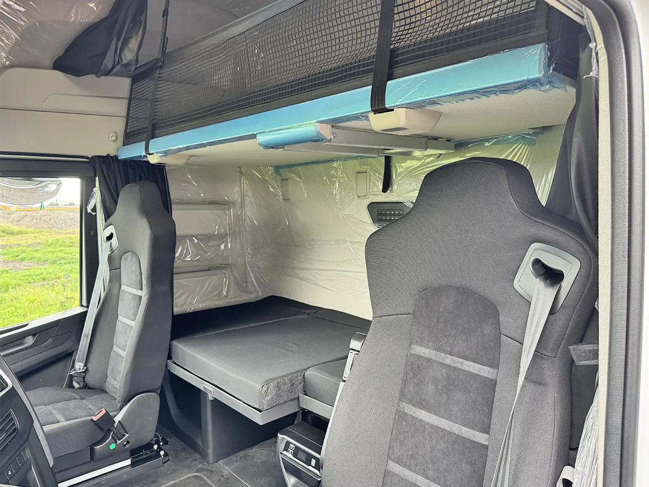 Iveco S-Way AS440S43T/P ON 4x2 Tractor Head 13