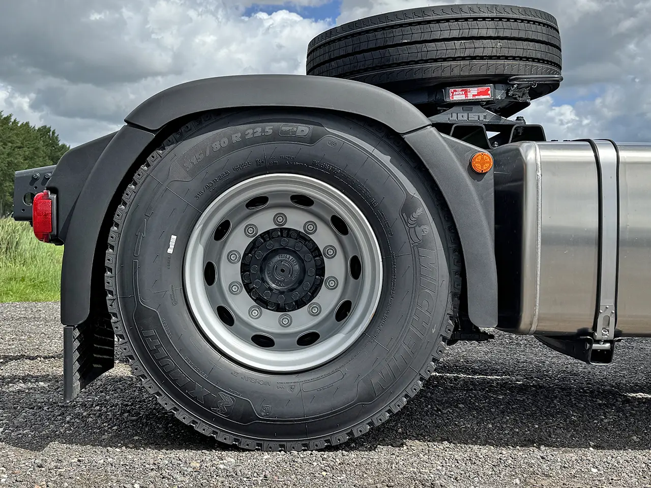 Iveco S-Way AS440S43T/P ON 4x2 Tractor Head 17