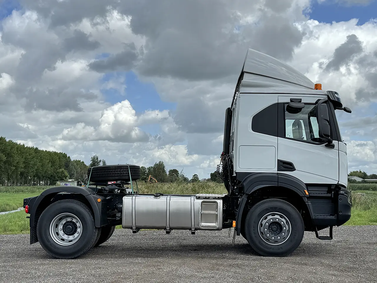 Iveco S-Way AT440S47T OFF 4x2 Tractor Head 5