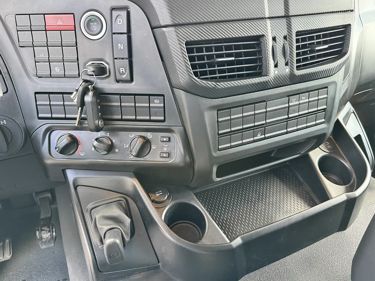 Iveco S-Way AT440S47T OFF 4x2 Tractor Head 10