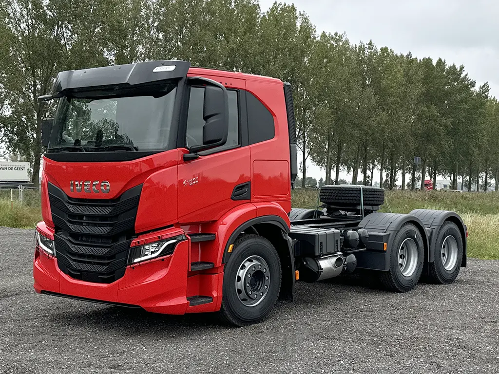 Iveco S-Way AT440S47TZ-P ON 6x4 Tractor Head