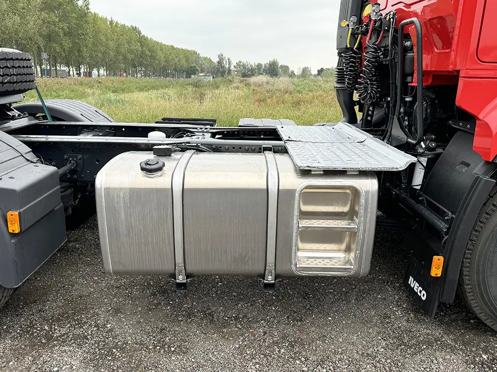 Iveco S-Way AT440S47TZ-P ON 6x4 Tractor Head 12