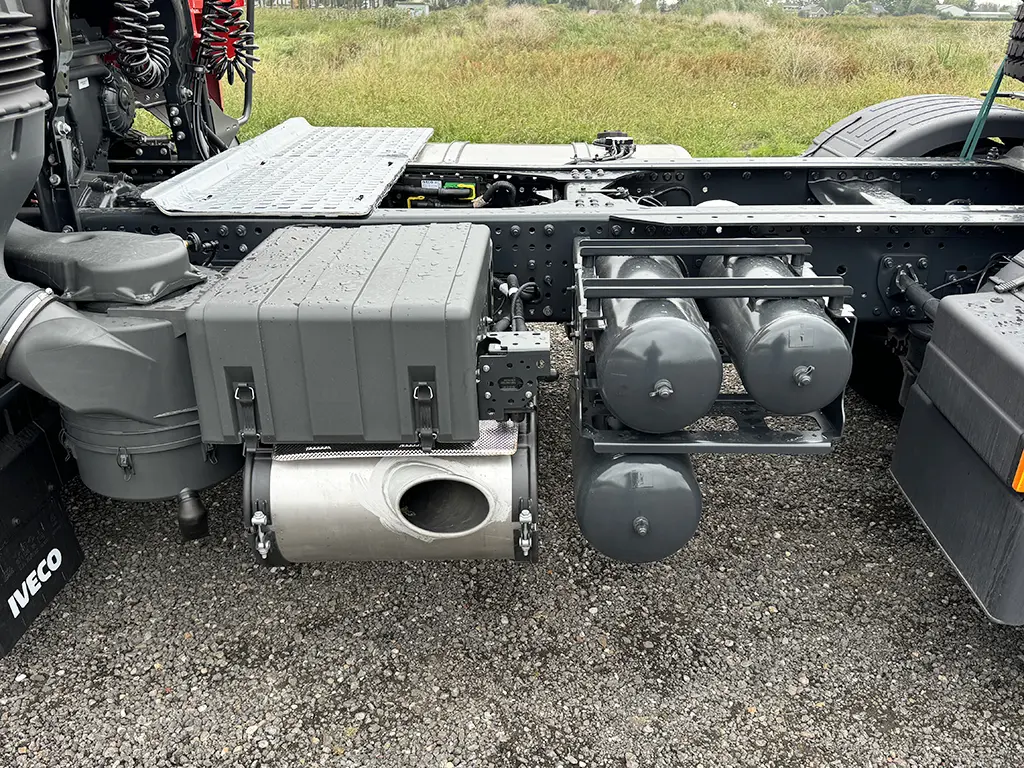 Iveco S-Way AT440S47TZ-P ON 6x4 Tractor Head 14