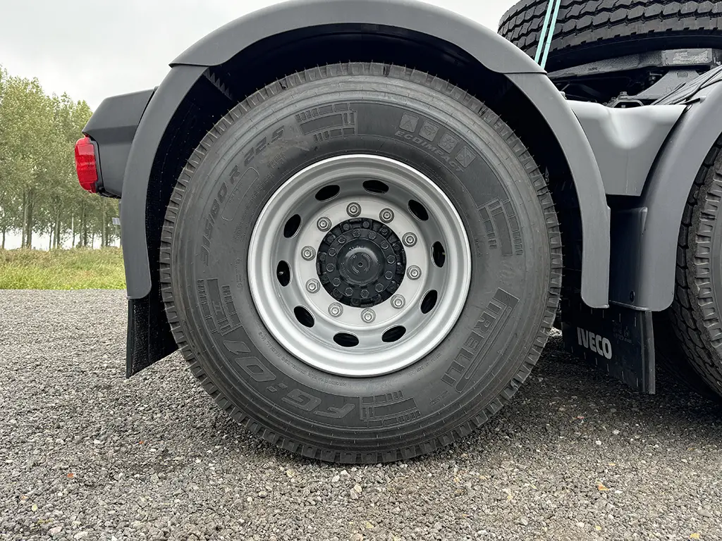 Iveco S-Way AT440S47TZ-P ON 6x4 Tractor Head 17