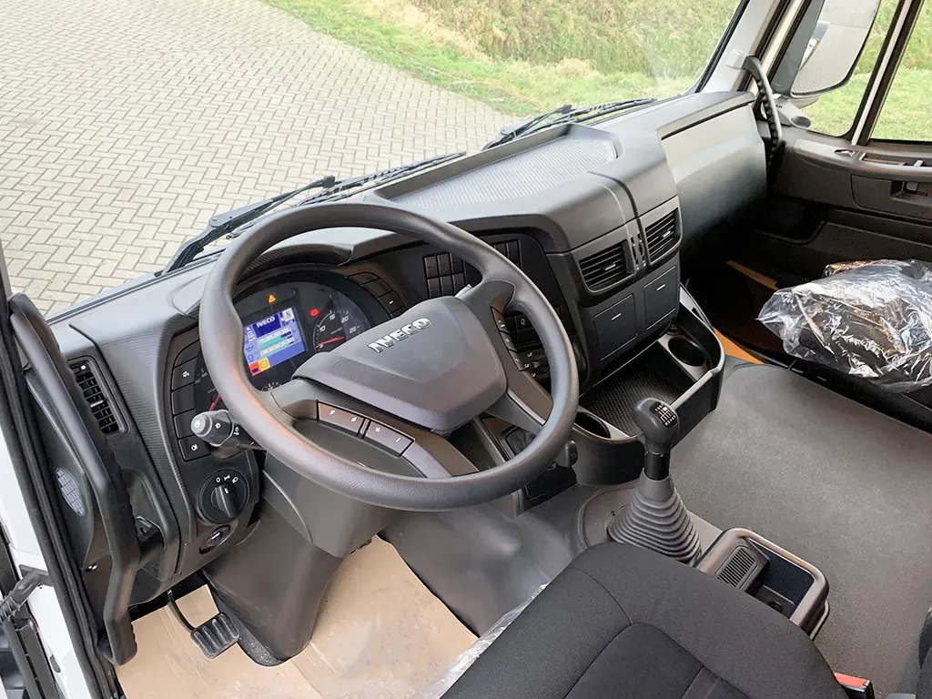 Iveco Stralis AT440S43T HR 4x2 Tractor Head 8