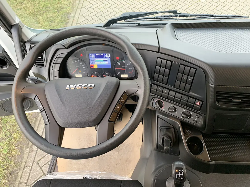 Iveco Stralis AT440S43T HR 4x2 Tractor Head 9