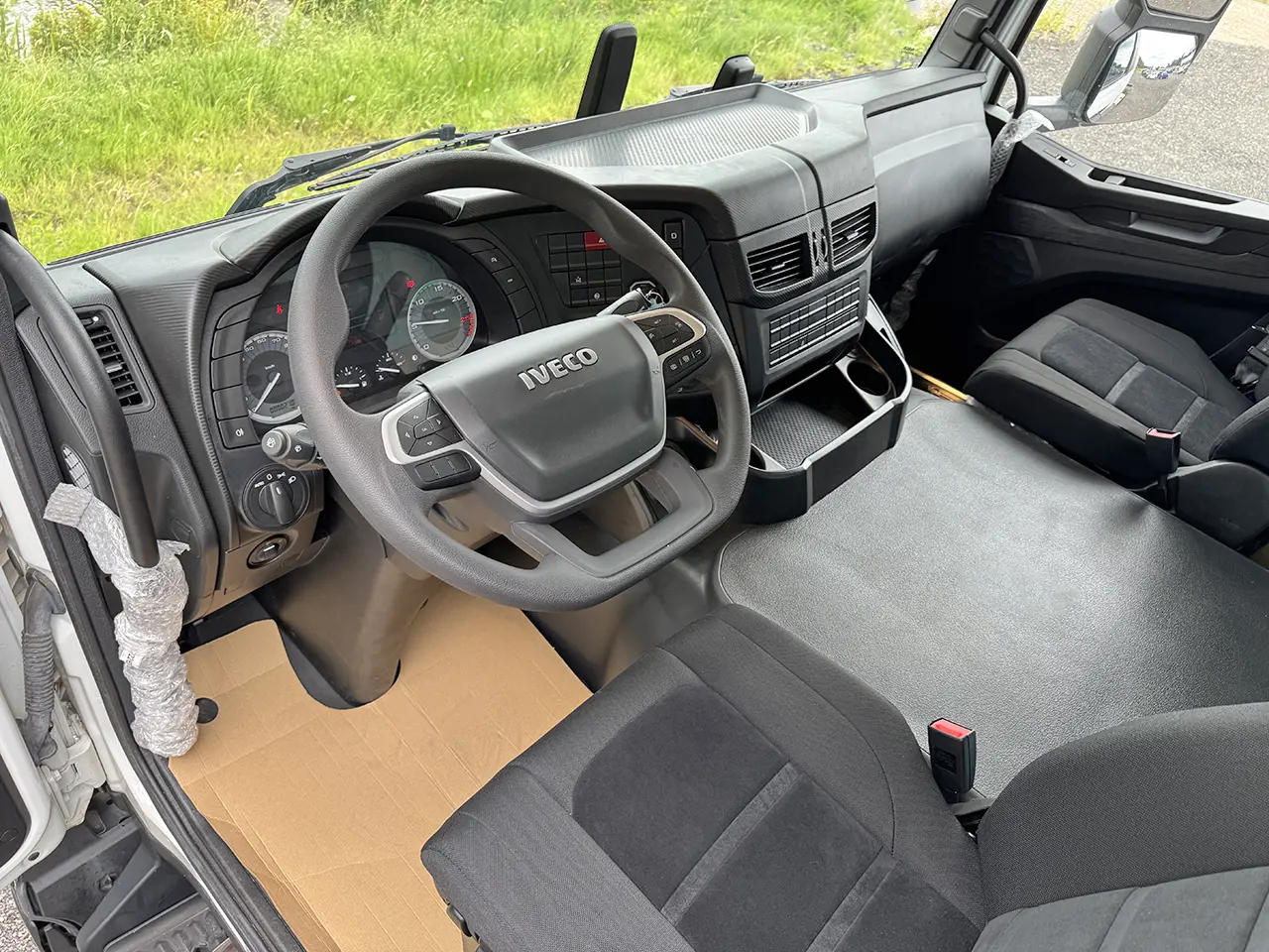 Iveco T-Way AD190T43WH-3800 AT Chassis Cabin 4x4 3