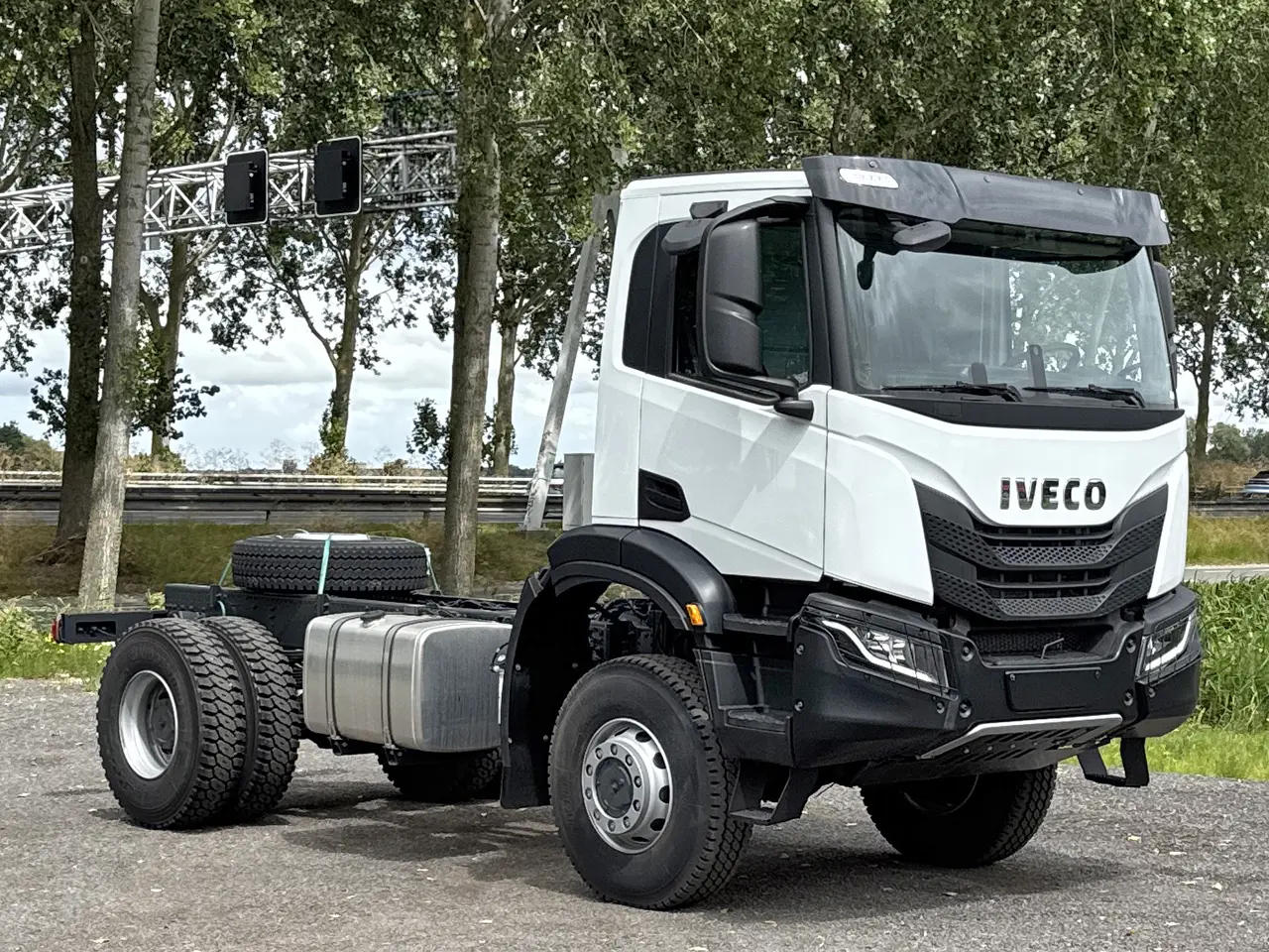 Iveco T-Way AD190T43WH-3800 AT Châssis Cabine 4x4 8