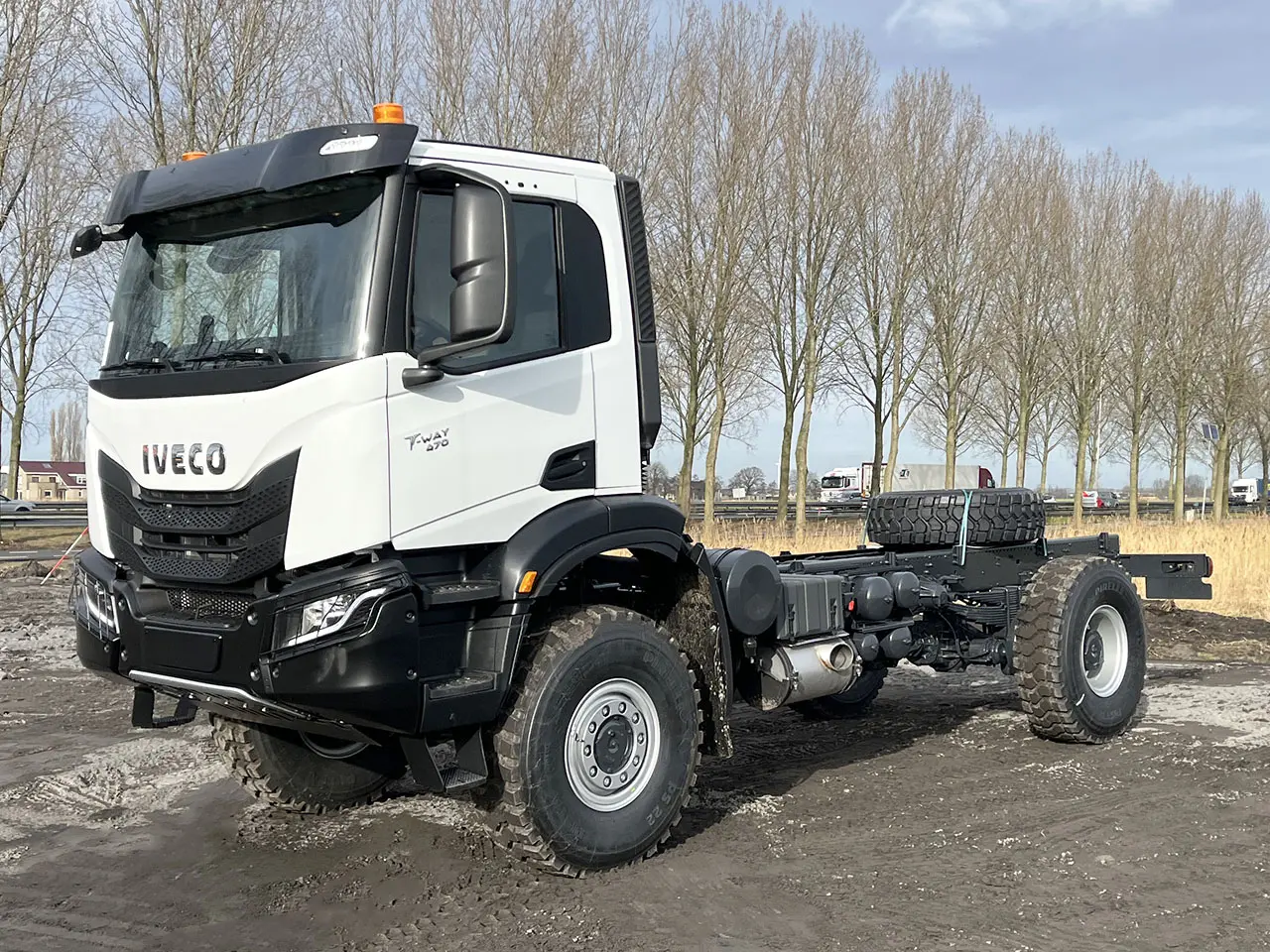 Iveco T-Way AD190T43WH-4500 AT Chassis Cabin 4x4 1