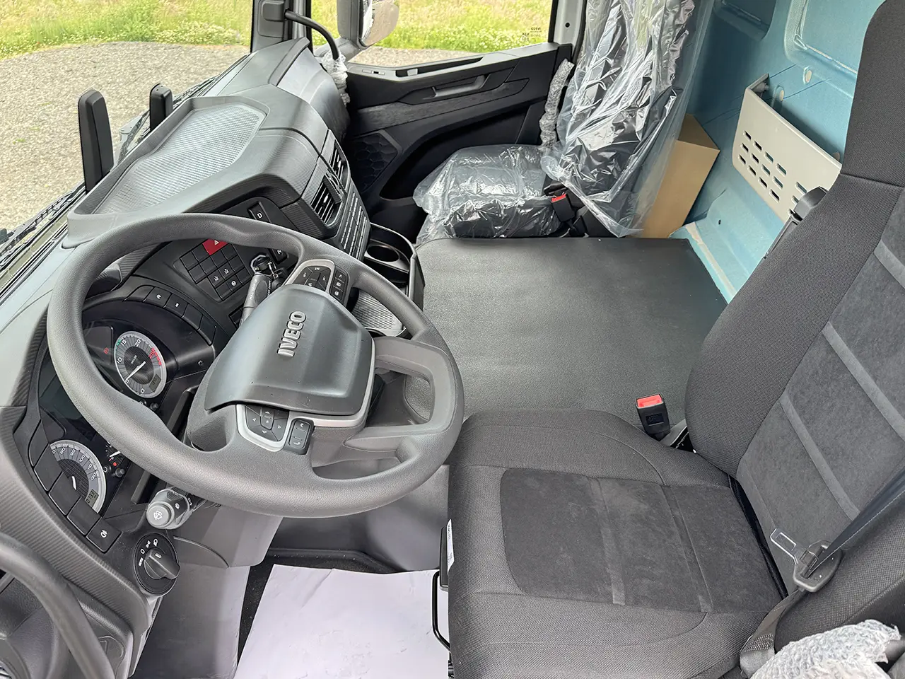 Iveco T-Way AD190T43WH-4500 AT 4x4 Chassis Cabin 10