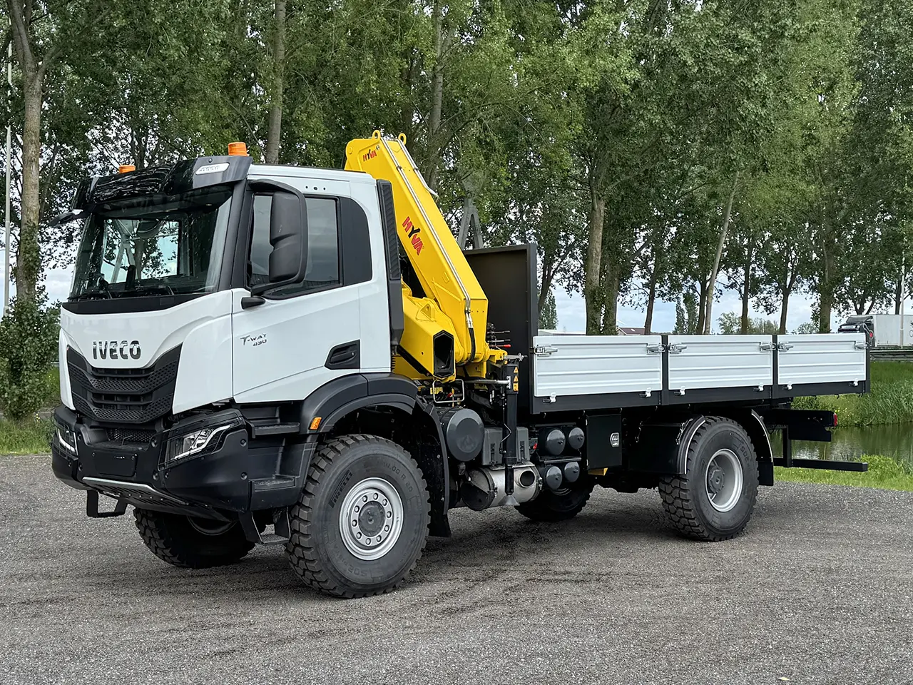 Iveco T-Way AD190T43WH AT Crane Truck 4x4
