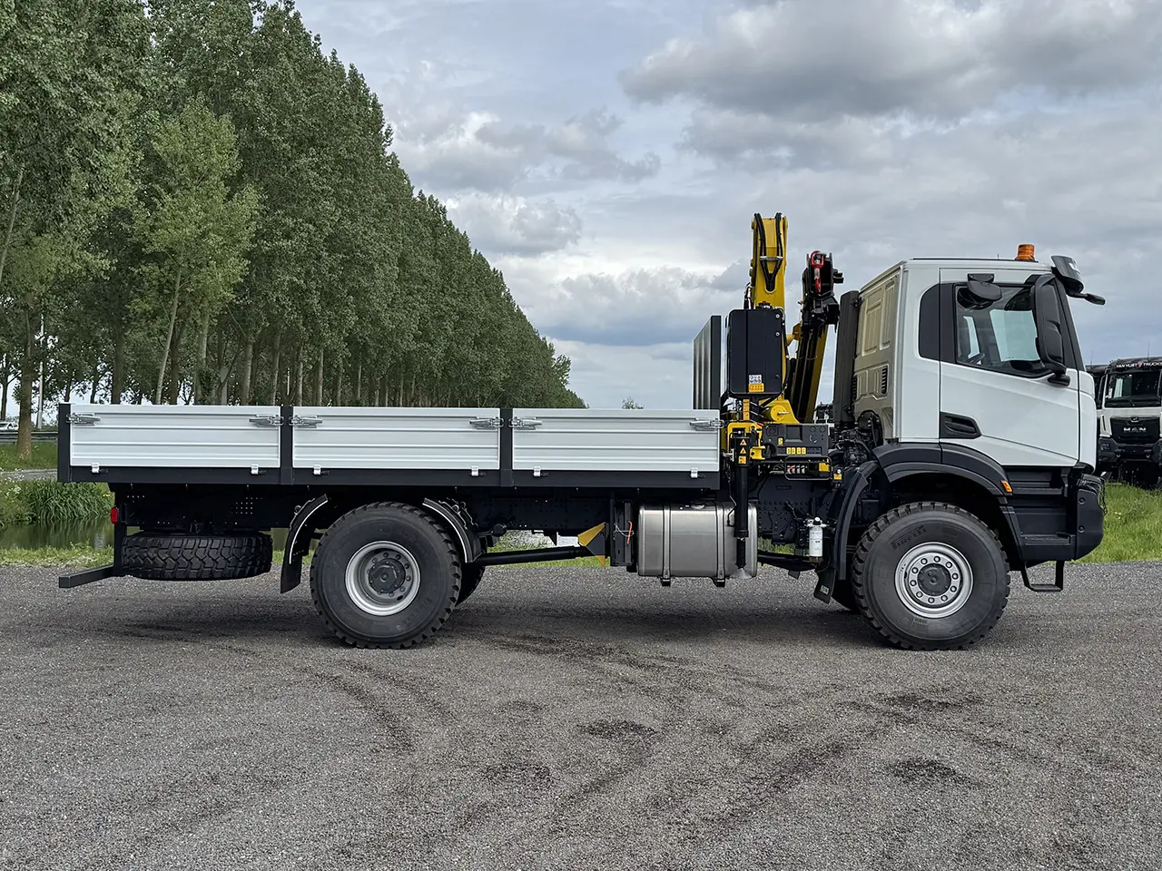 Iveco T-Way AD190T43WH AT Crane Truck 4x4 5
