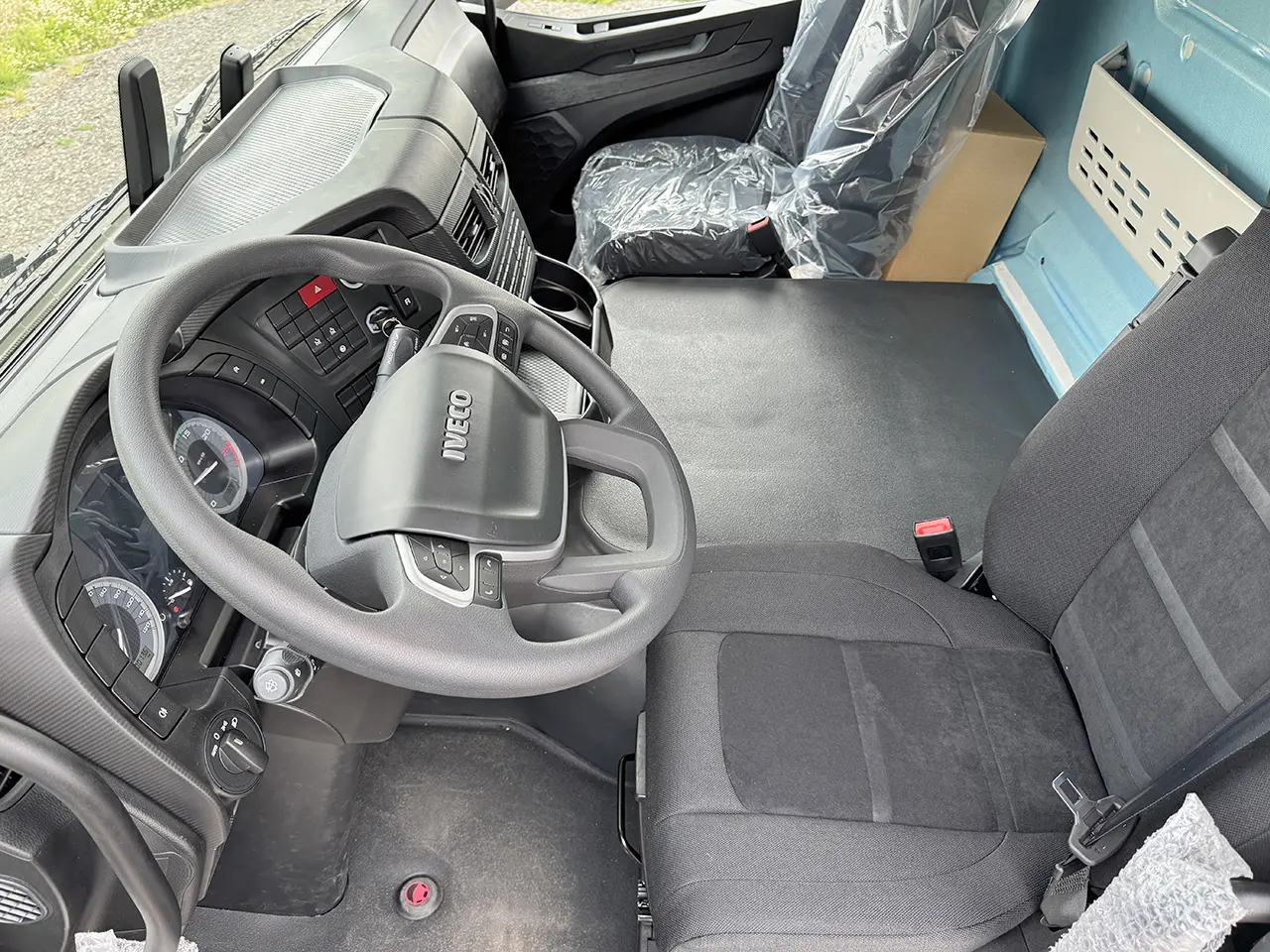 Iveco T-Way AD190T43WH AT Crane Truck 4x4 9