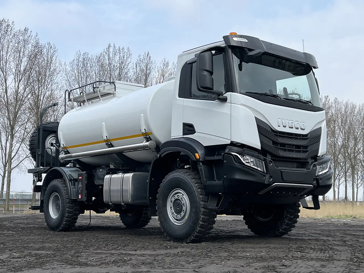 Iveco T-Way AD190T43WH AT Fuel Tank Truck 4x4 4