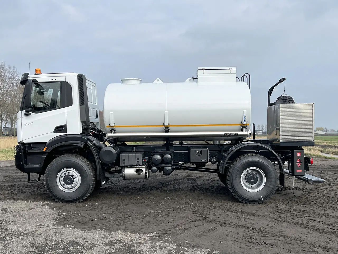 Iveco T-Way AD190T43WH AT Fuel Tank Truck 4x4 7