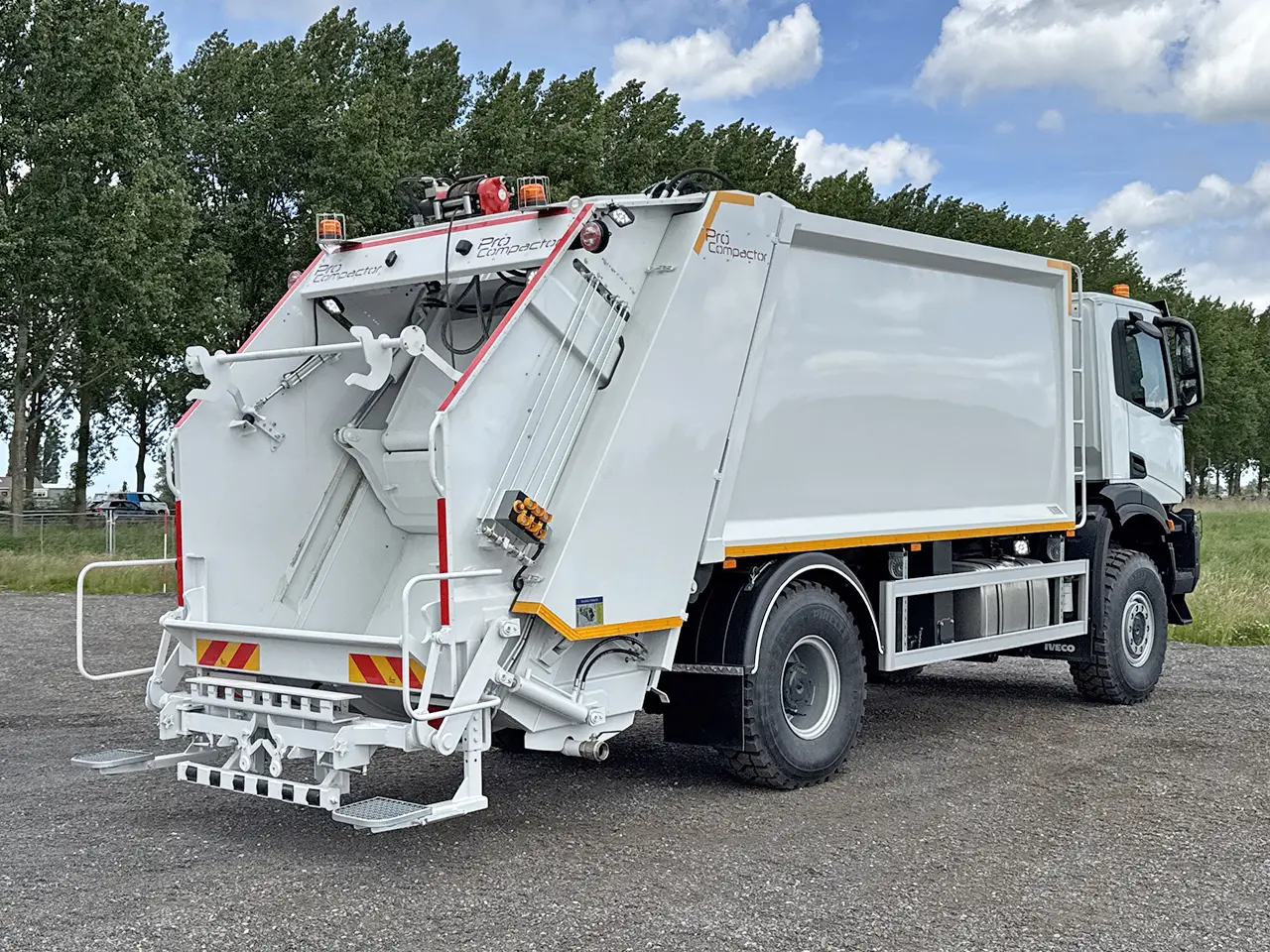 Iveco T-Way AD190T43WH AT Camion benne à ordures 4x4 2