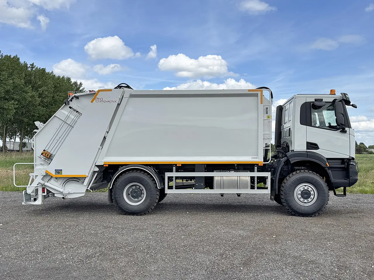 Iveco T-Way AD190T43WH AT Camion benne à ordures 4x4 5