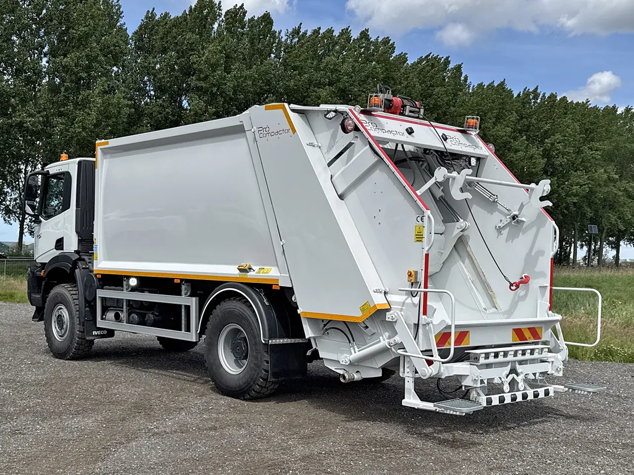 Iveco T-Way AD190T43WH AT Camion benne à ordures 4x4 6