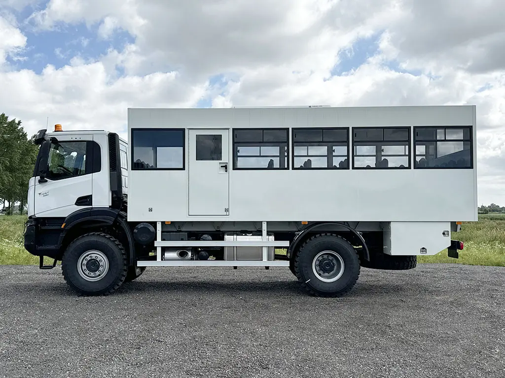 Iveco T-Way AD190T43WH AT 4x4 Midi Bus 2