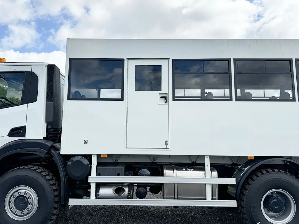 Iveco T-Way AD190T43WH AT 4x4 Midi Bus 13