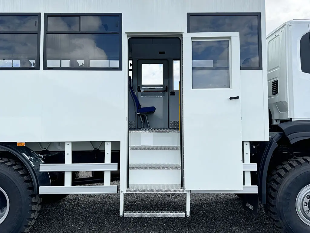 Iveco T-Way AD190T43WH AT 4x4 Midi Bus 16