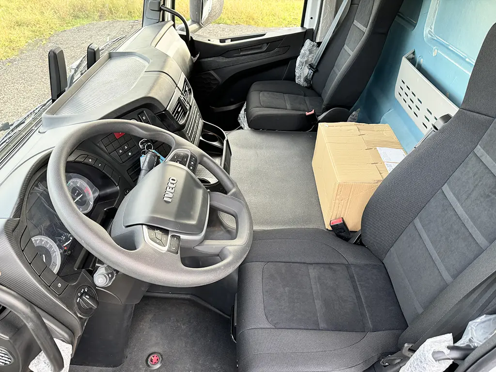 Iveco T-Way AD190T43WH AT 4x4 Refrigerated Box Truck 7