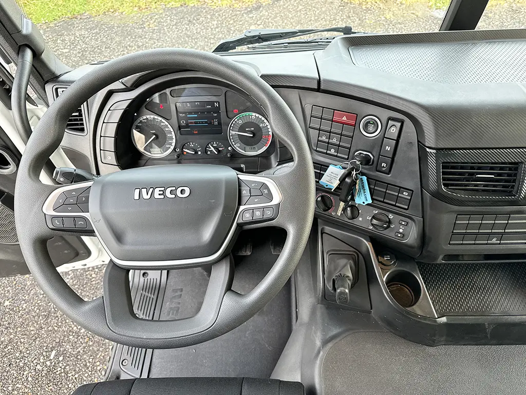 Iveco T-Way AD190T43WH AT 4x4 Refrigerated Box Truck 9