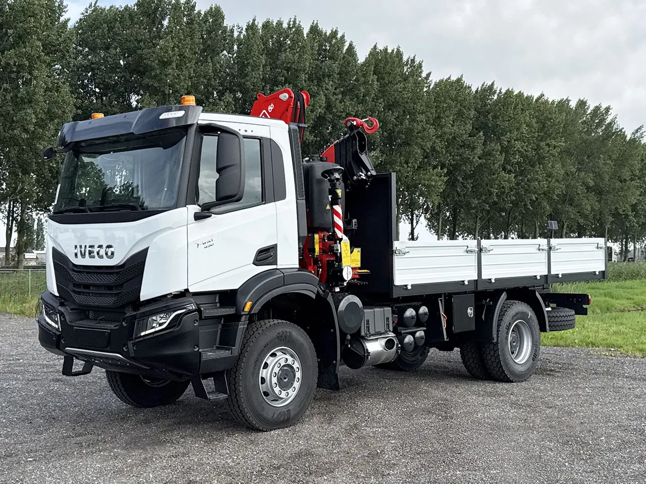 Iveco T-Way AD190T43WH AT Fassi F215A.0.24 Camion grue 4x4