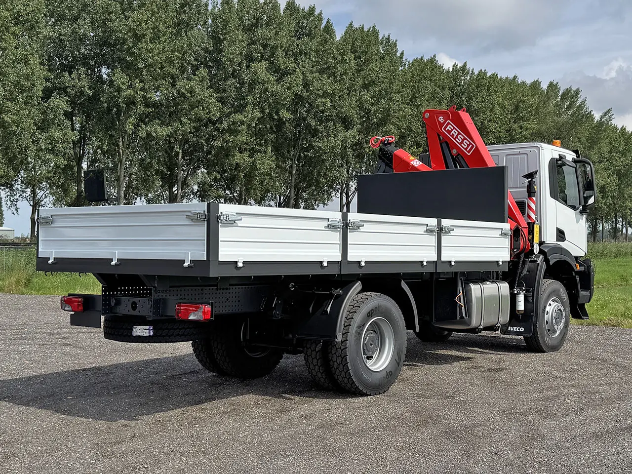 Iveco T-Way AD190T43WH AT Fassi F215A.0.24 Camion grue 4x4 2