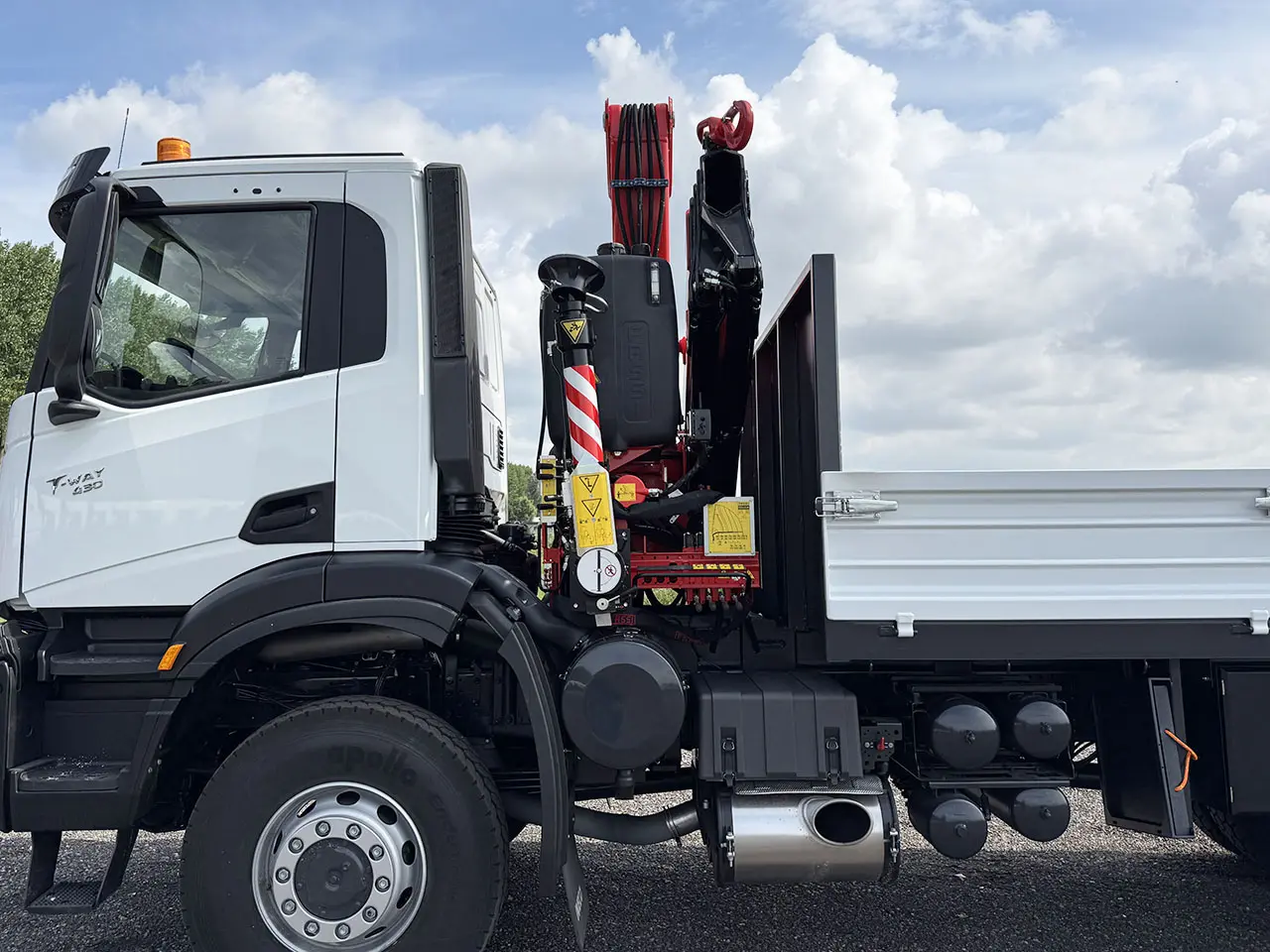 Iveco T-Way AD190T43WH AT Fassi F215A.0.24 Camion grue 4x4 14