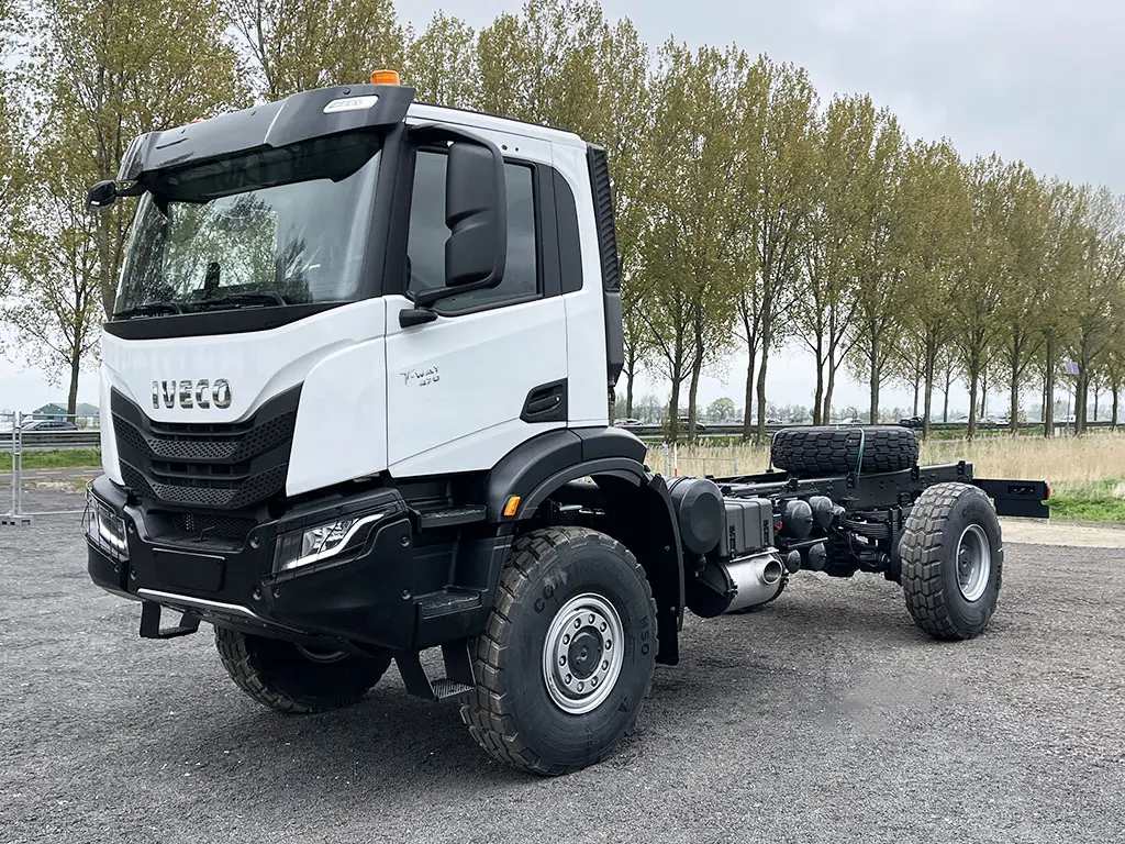 Iveco T-Way AD190T47WH-4500 4x4 Chassis Cabin 1