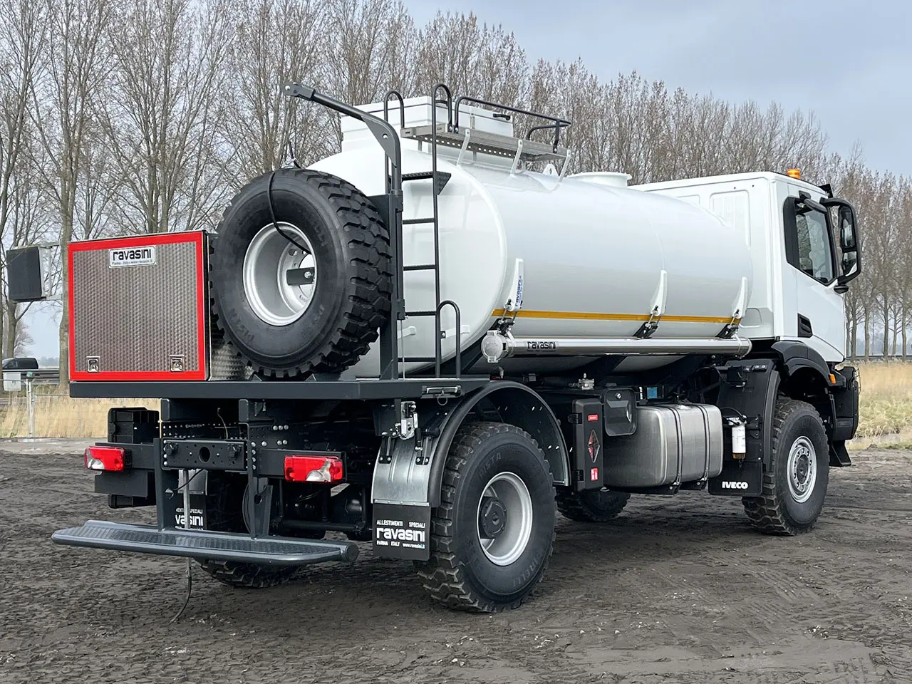 Iveco T-Way AD190T47WH AT 4x4 Fuel Tank Truck 6